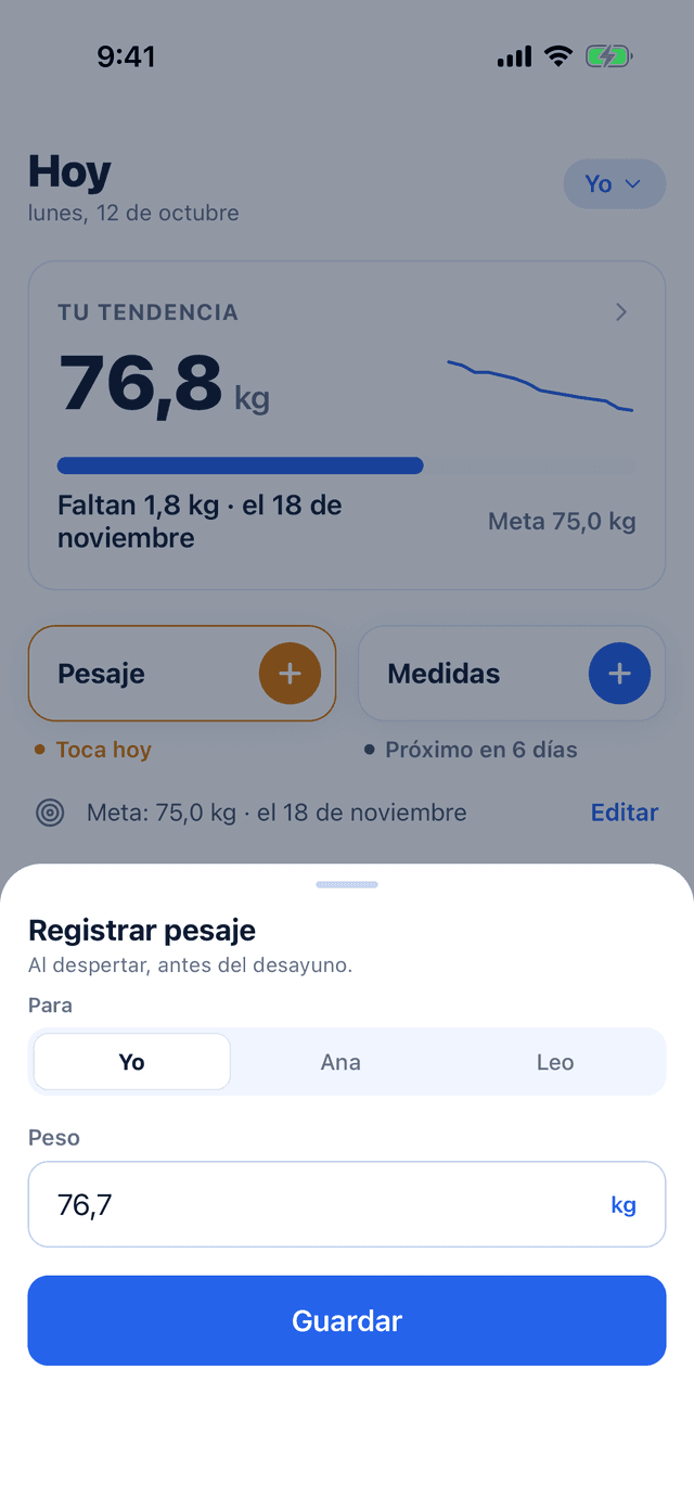 Registrar un pesaje en Bemivo: 76,7 kg, con un selector para elegir entre Yo, Ana y Leo.