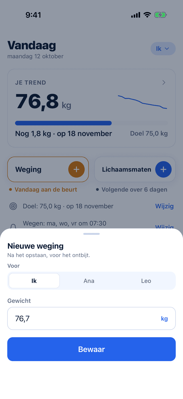 Een nieuwe weging van 76,7 kg invoeren, met een keuze tussen Ik, Ana en Leo.
