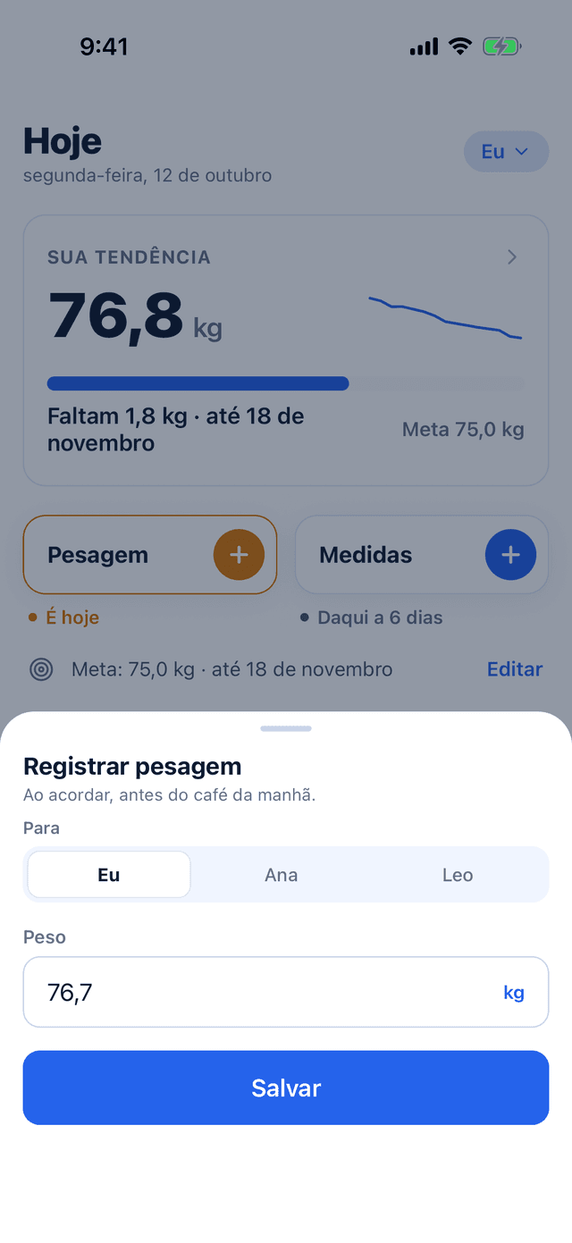 Registrando uma pesagem de 76,7 kg, com a escolha entre Eu, Ana e Leo.